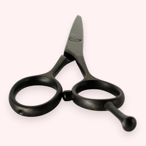 Kuro Shear 5.5" by Garrett Markenson